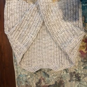 Cropped forever 21 sweater. Fit bigger